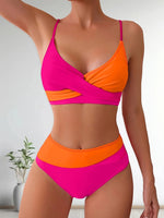 Bikini de Dos Piezas con Detalles en Bloques y Bandolera Cruzada