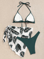 Bikini con top triangular y falda envolvente estampada de hojas