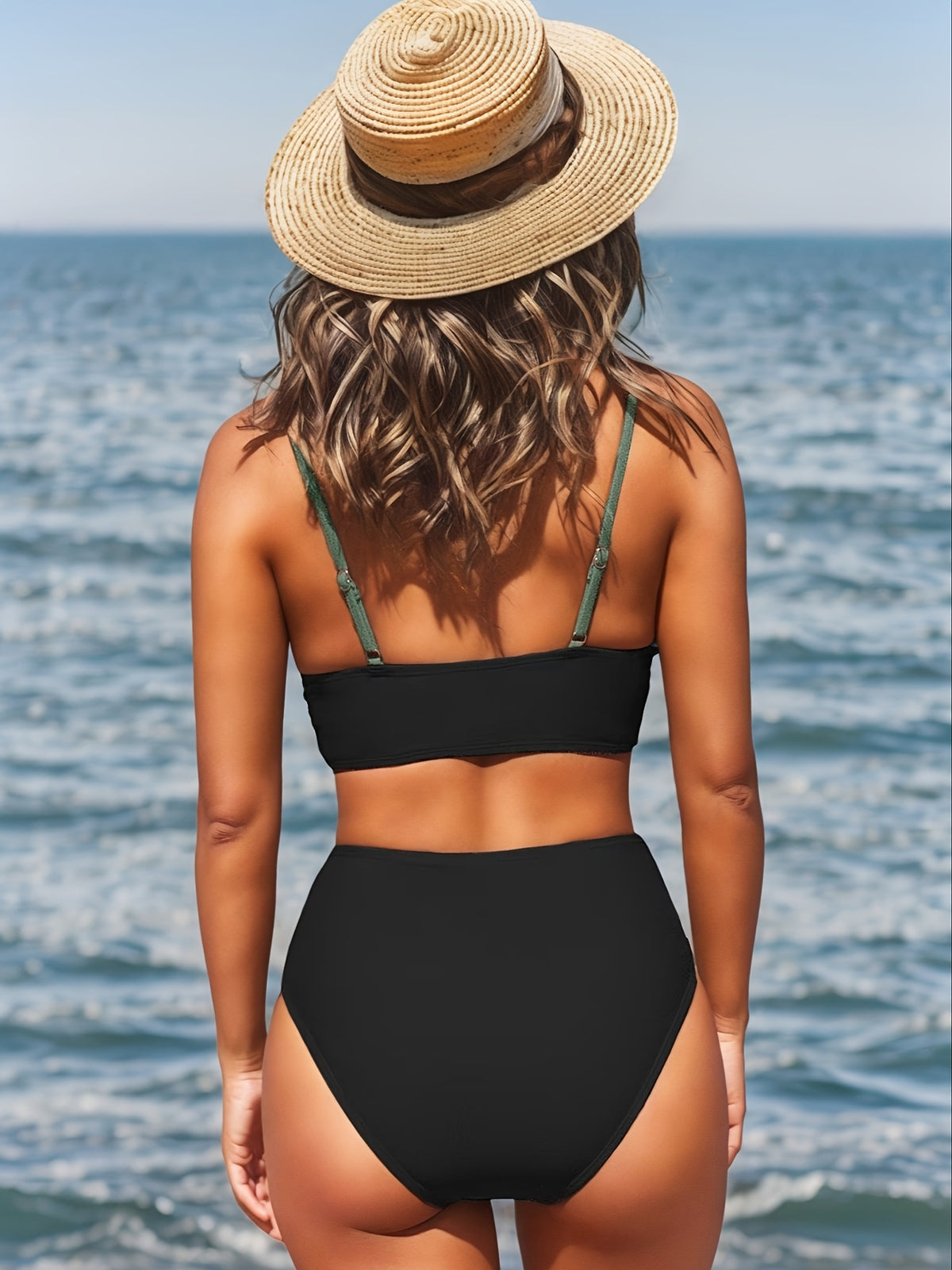 Bikini con diseño color block, tiro alto