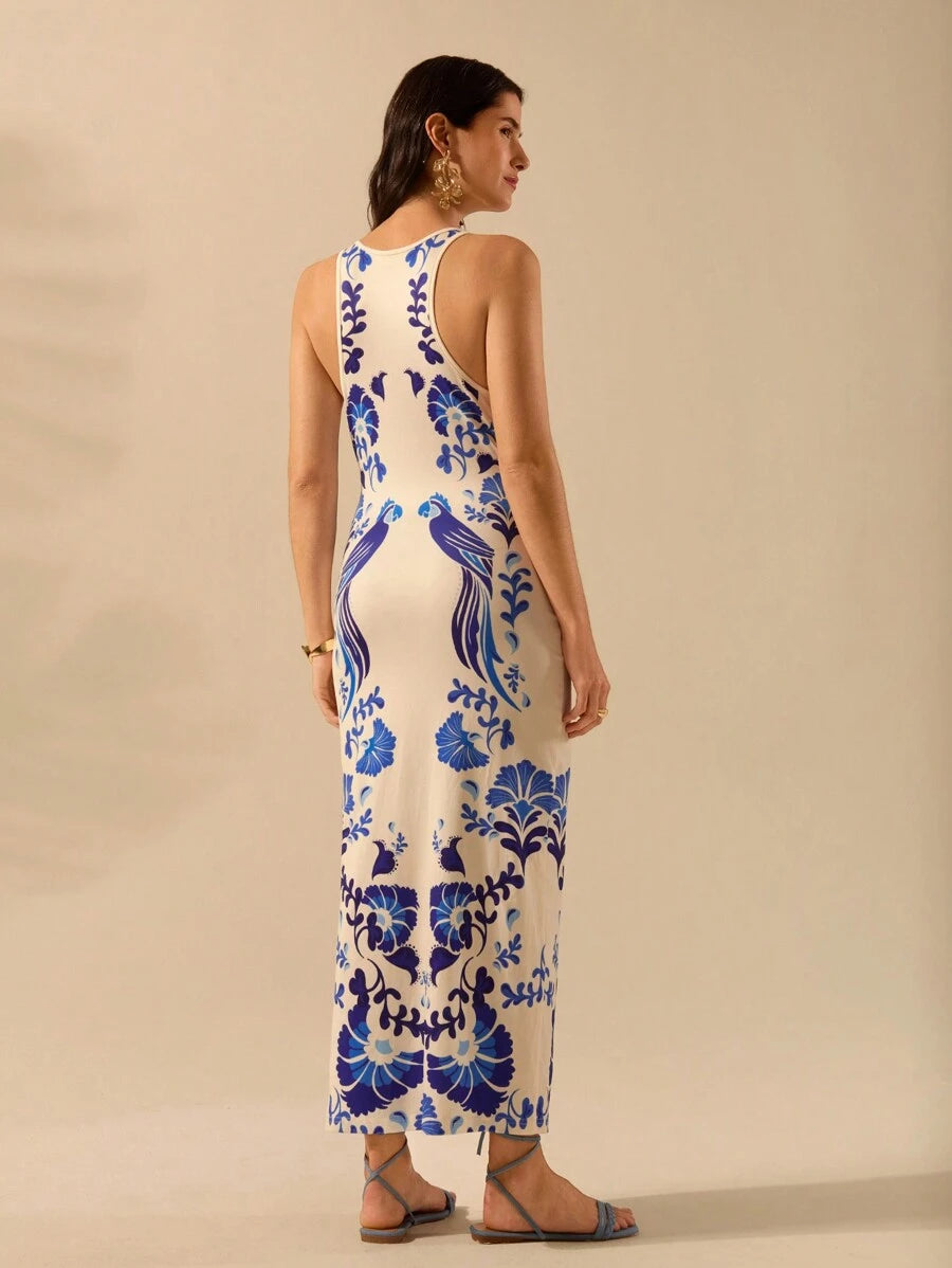 Vestido entallado azul con estampado tropical y loro
