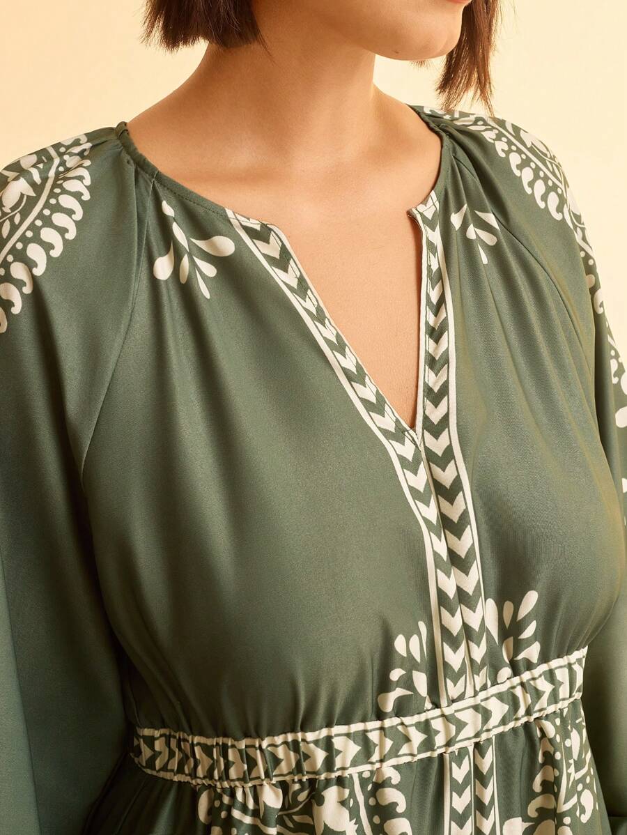 Vestido Largo Verde Beige con Fenda y Mangas Globo