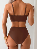 Bikini de Color Sólido con detalles dorados