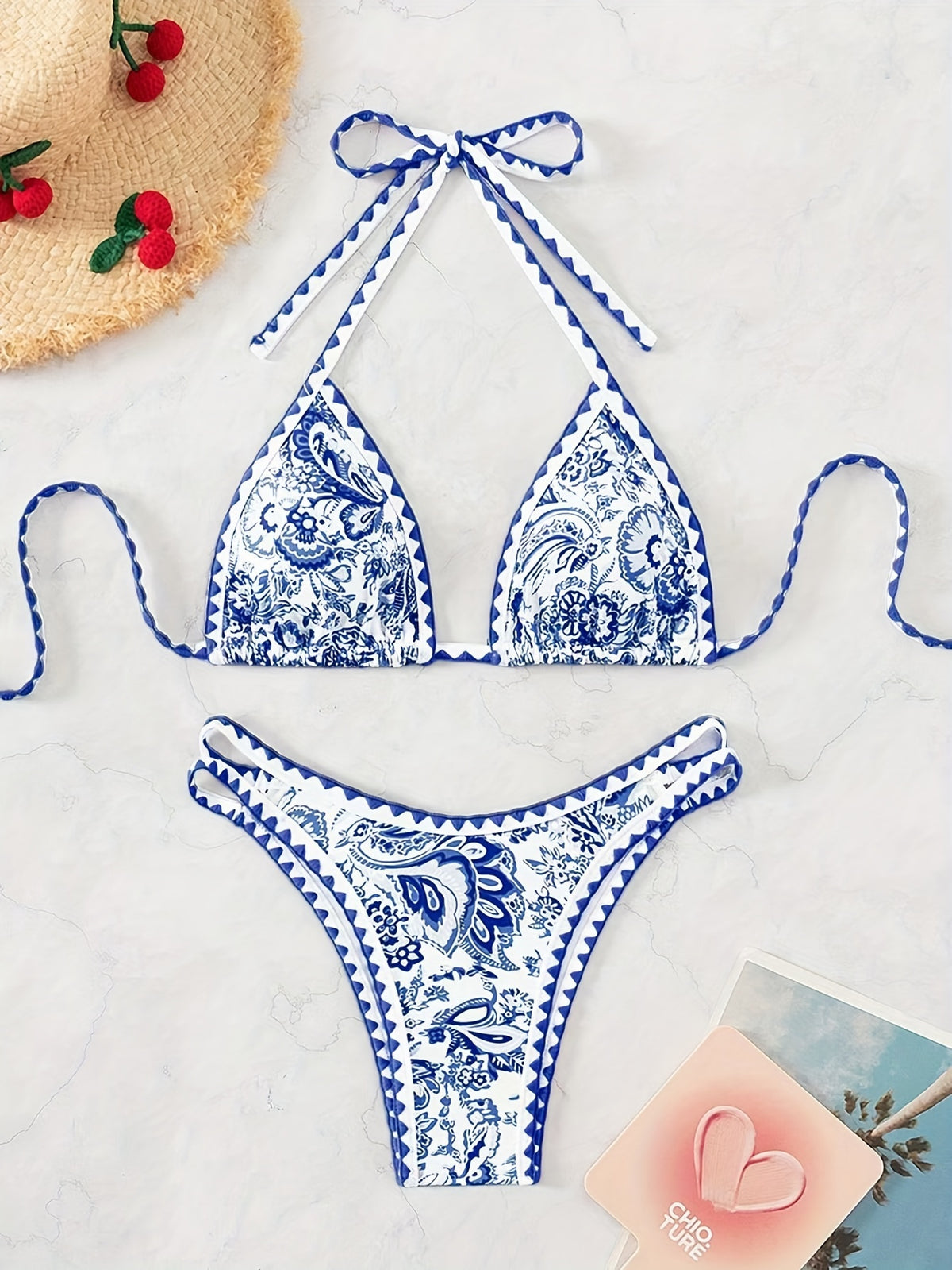 Bikini Estilo Étnico com Detalhes Cruzados Florais