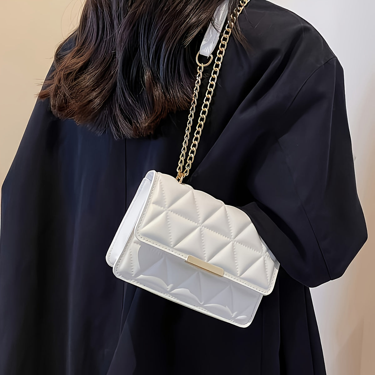 Bolso cruzado con cadena