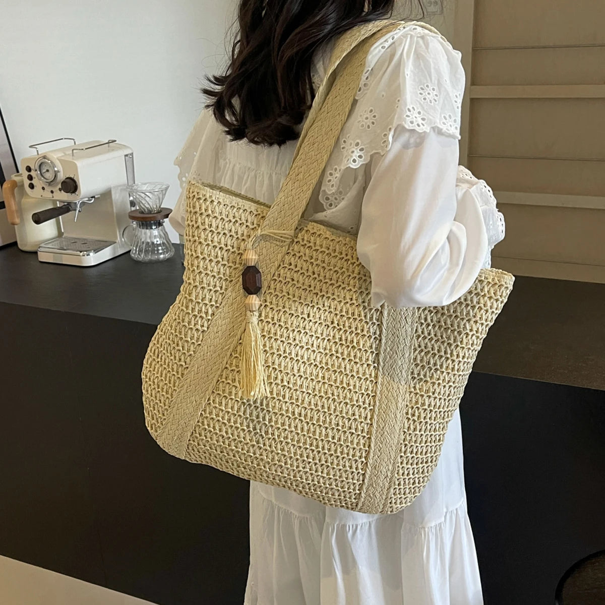 Bolso de paja tejido de gran capacidad para mujer 2025, nuevo bolso informal versátil con un solo hombro para cesta de verduras, bolso de playa para vacaciones en la playa, ropa de trabajo para ir al extranjero, bolso
