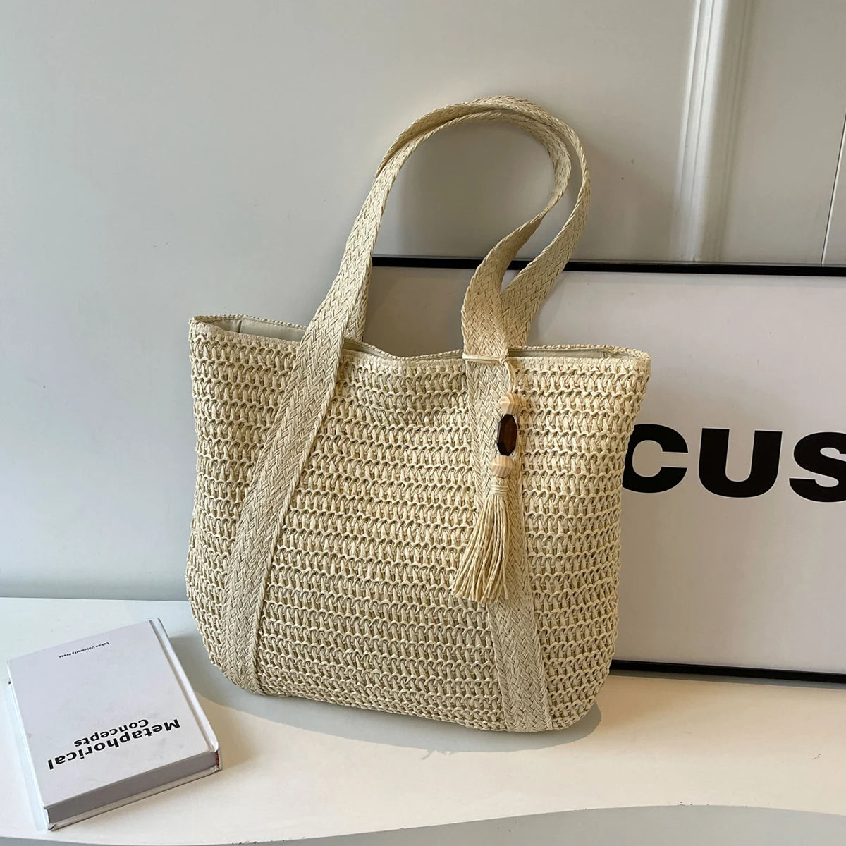 Bolso de paja tejido de gran capacidad para mujer 2025, nuevo bolso informal versátil con un solo hombro para cesta de verduras, bolso de playa para vacaciones en la playa, ropa de trabajo para ir al extranjero, bolso