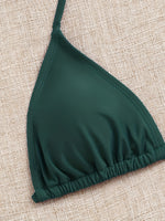 Bikini con top triangular y falda envolvente estampada de hojas